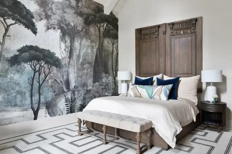 Interior blending traditional and contemporary furnishings